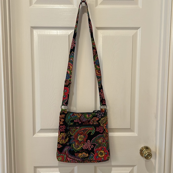 Vera Bradley Crossbody like new. - Picture 2 of 6